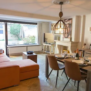 Apartment Gelegen Gezellig Met Groot Terras, Ostende